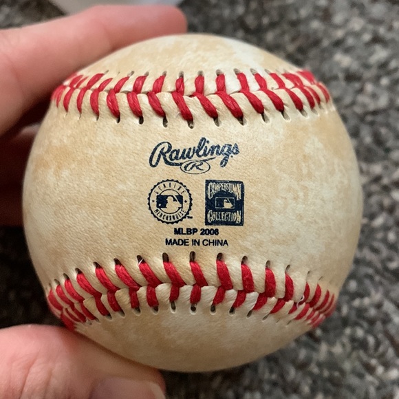 New York Yankee stadium seat and ball set (2006) - Picture 6 of 8